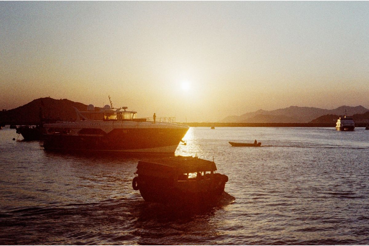 LomoChrome Color ’92 Sun-kissed 35 mm ISO 400 - 36 exp. (35mm film)